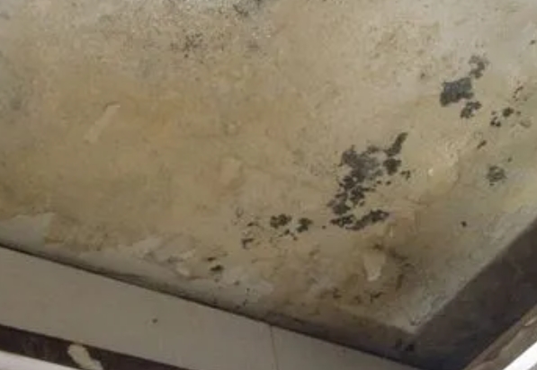烟台市阳台漏水维修公司分享下烟台市卫生间渗水维修需要注意哪些问题。